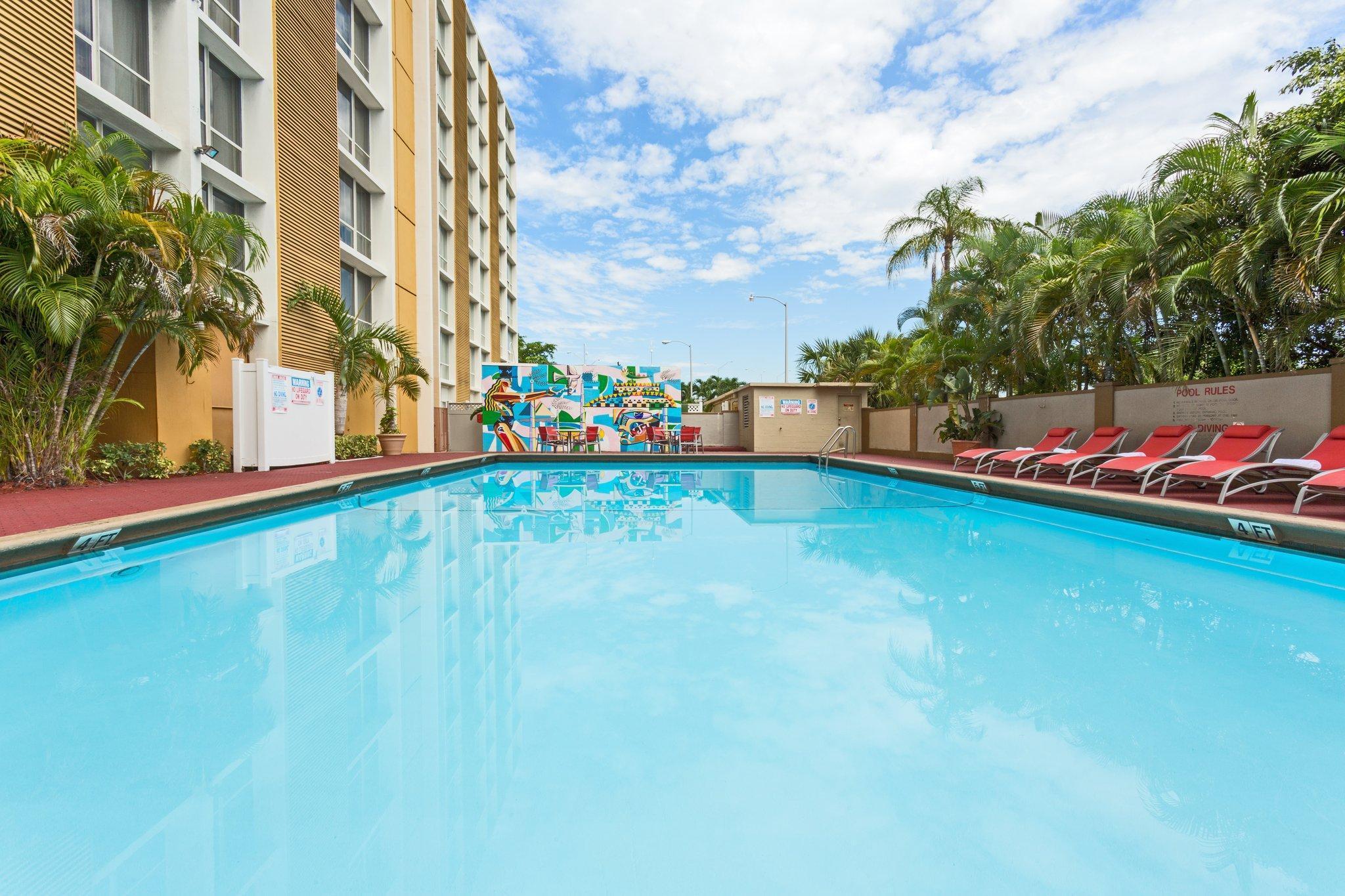 Holiday Inn Miami International Airport By Ihg Miami Springs Bagian luar foto