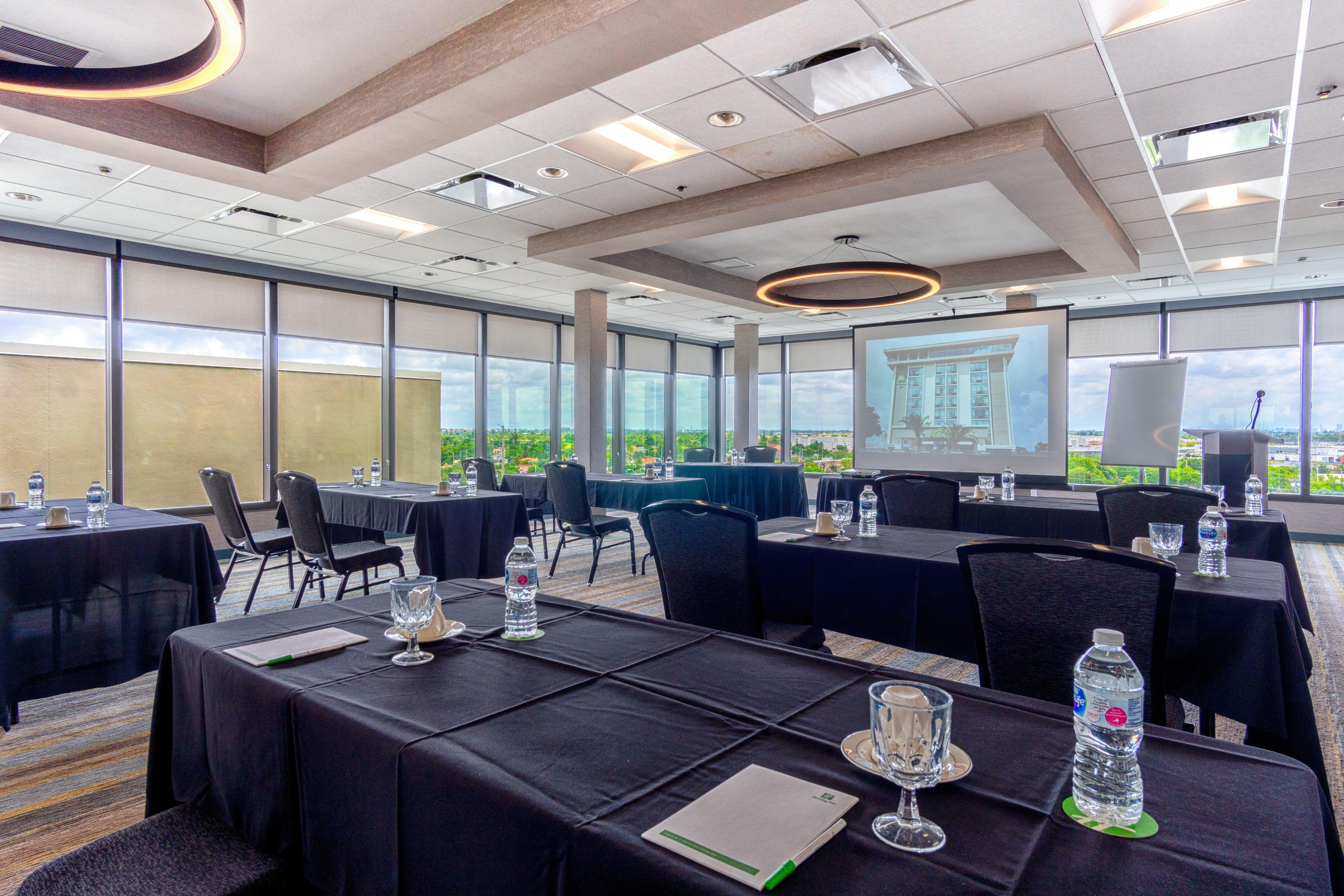Holiday Inn Miami International Airport By Ihg Miami Springs Bagian luar foto