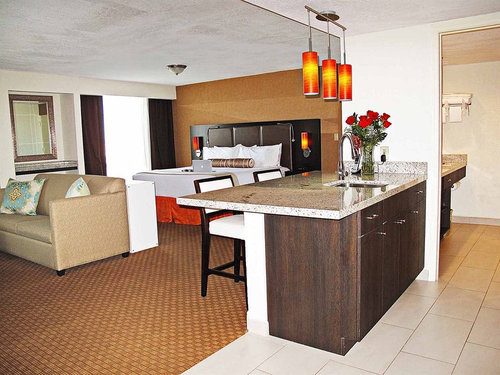 Holiday Inn Miami International Airport By Ihg Miami Springs Bagian luar foto