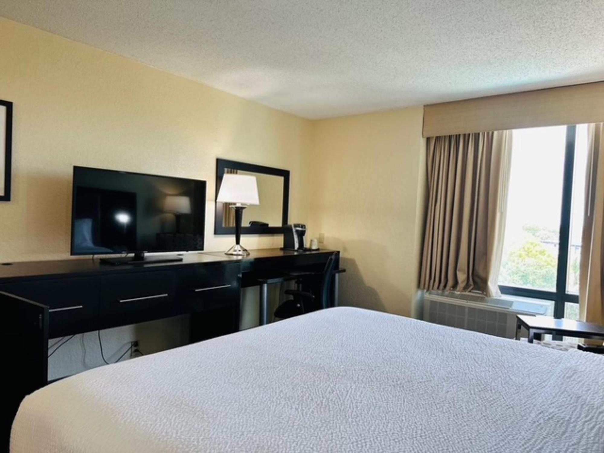 Holiday Inn Miami International Airport By Ihg Miami Springs Bagian luar foto