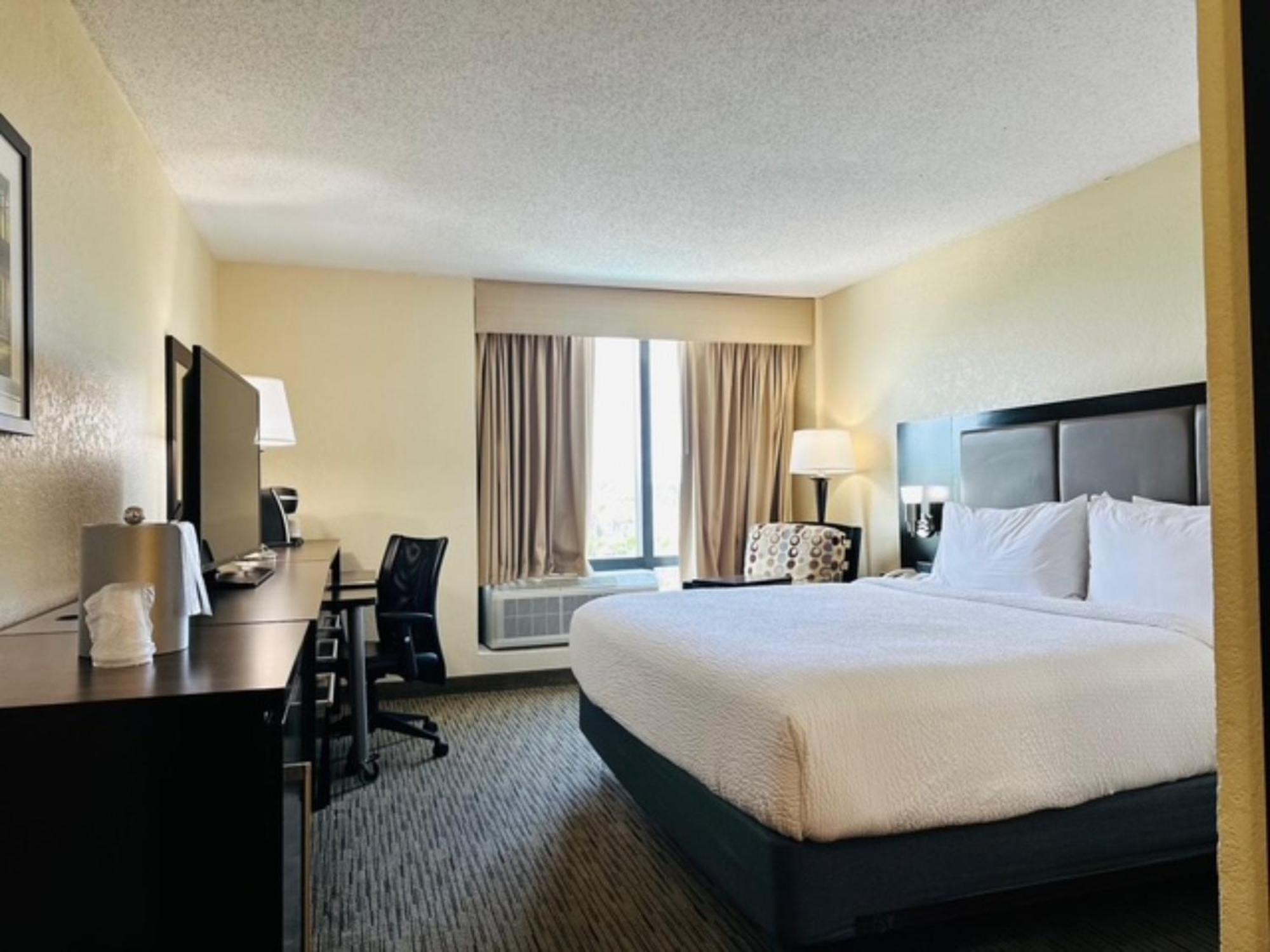 Holiday Inn Miami International Airport By Ihg Miami Springs Bagian luar foto