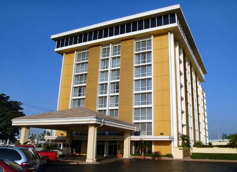 Holiday Inn Miami International Airport By Ihg Miami Springs Bagian luar foto